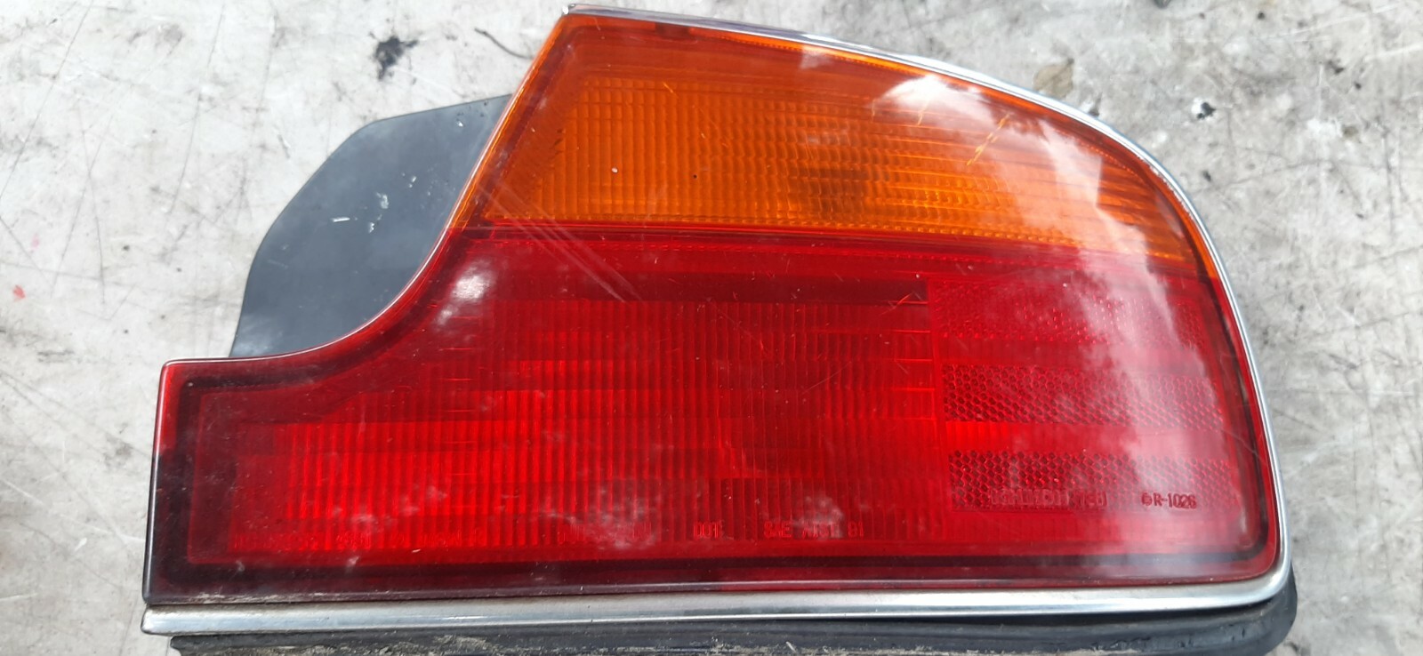 9496 Infiniti Q45 Passenger Right Tail Brake Light Body Mounted Lens