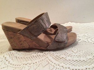 cl laundry sandals