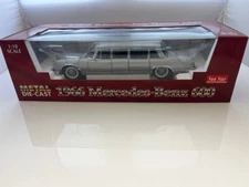 Sun Star   2201  1966 Mercedes-Benz 600 Pullman in Silver  1:18 Brand New