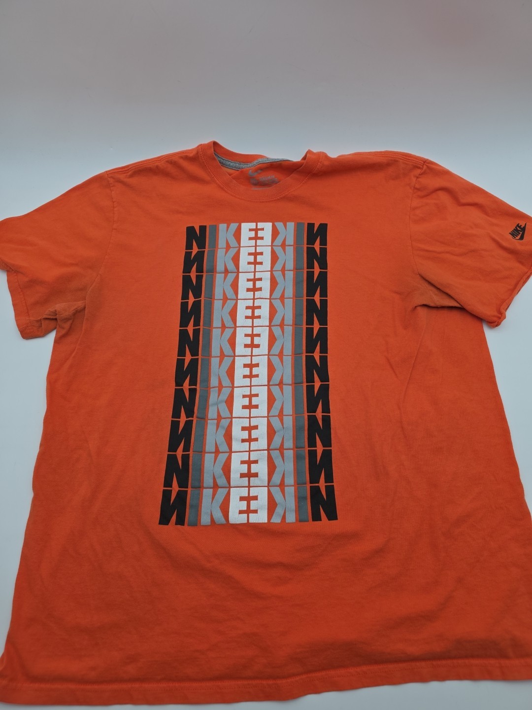 Nike T-shirt Men 2XL Orange Graphic  Embroidered Tee.#45910