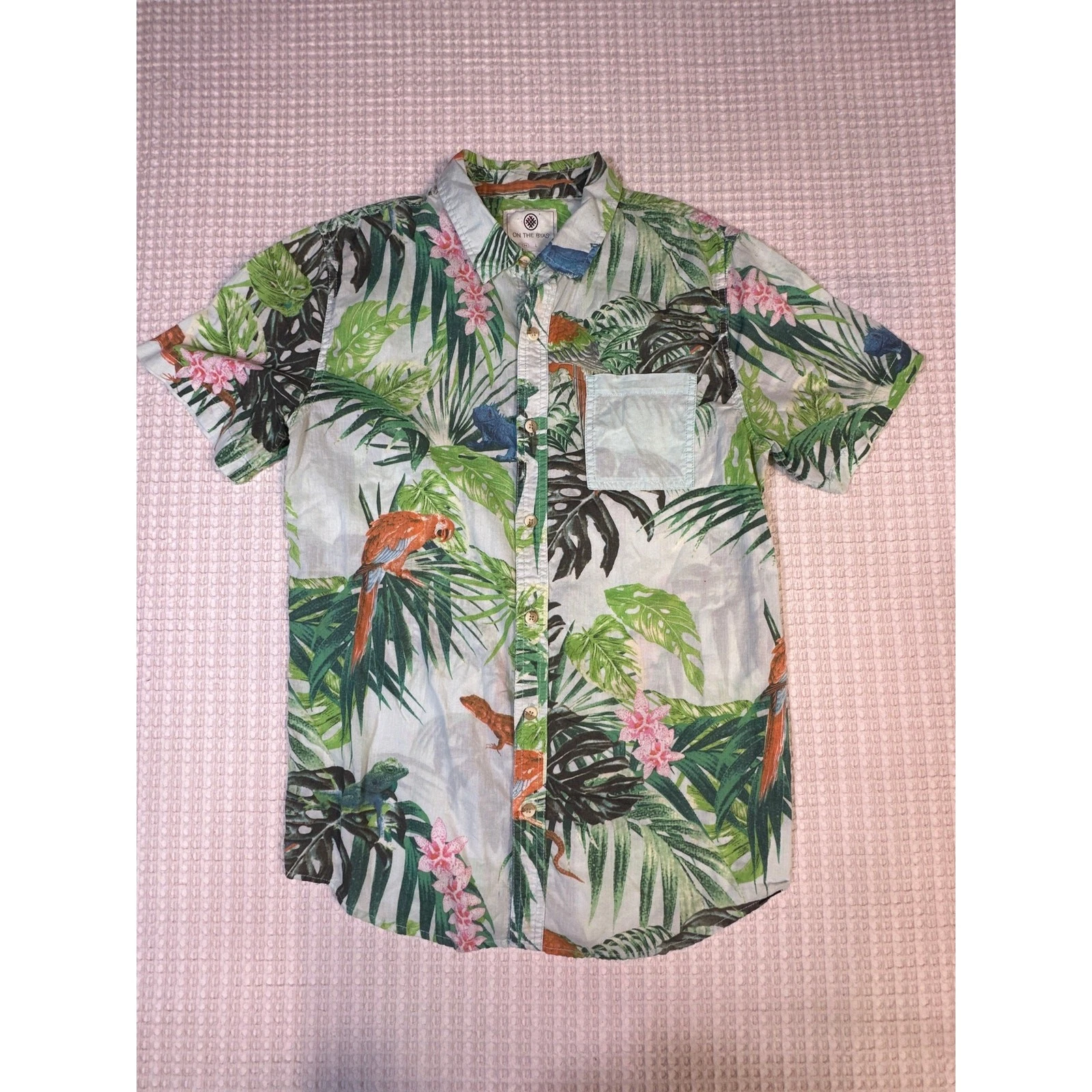 On The Byas Tropical Button Up Shirt Medium Jungle Parrot Floral Print