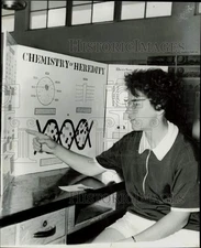 1963 Press Photo Student showing a chemistry of heredity chart at science fair