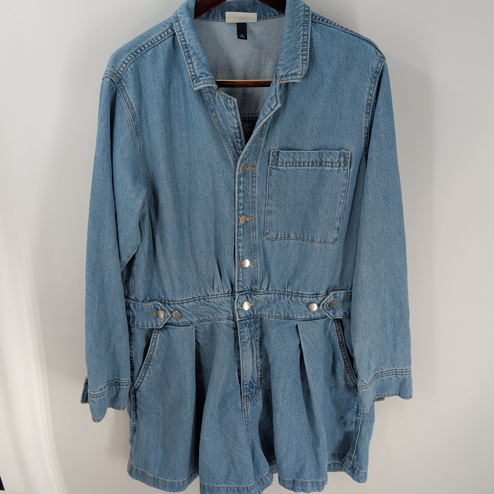 Universal Thread Adjustable Long-Sleeve Medium Wa… - image 1