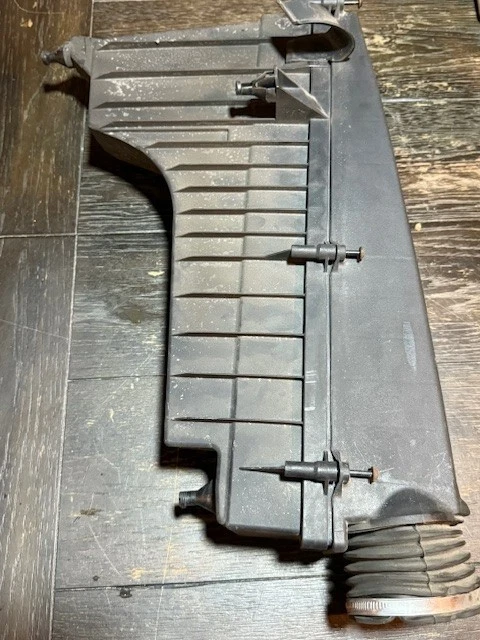 2002 MERCEDES BENZ W203 C230 空气净化器 INTAKE 过滤器盒 原始设备制造商 A1110942002 — 第 2/3 张图片