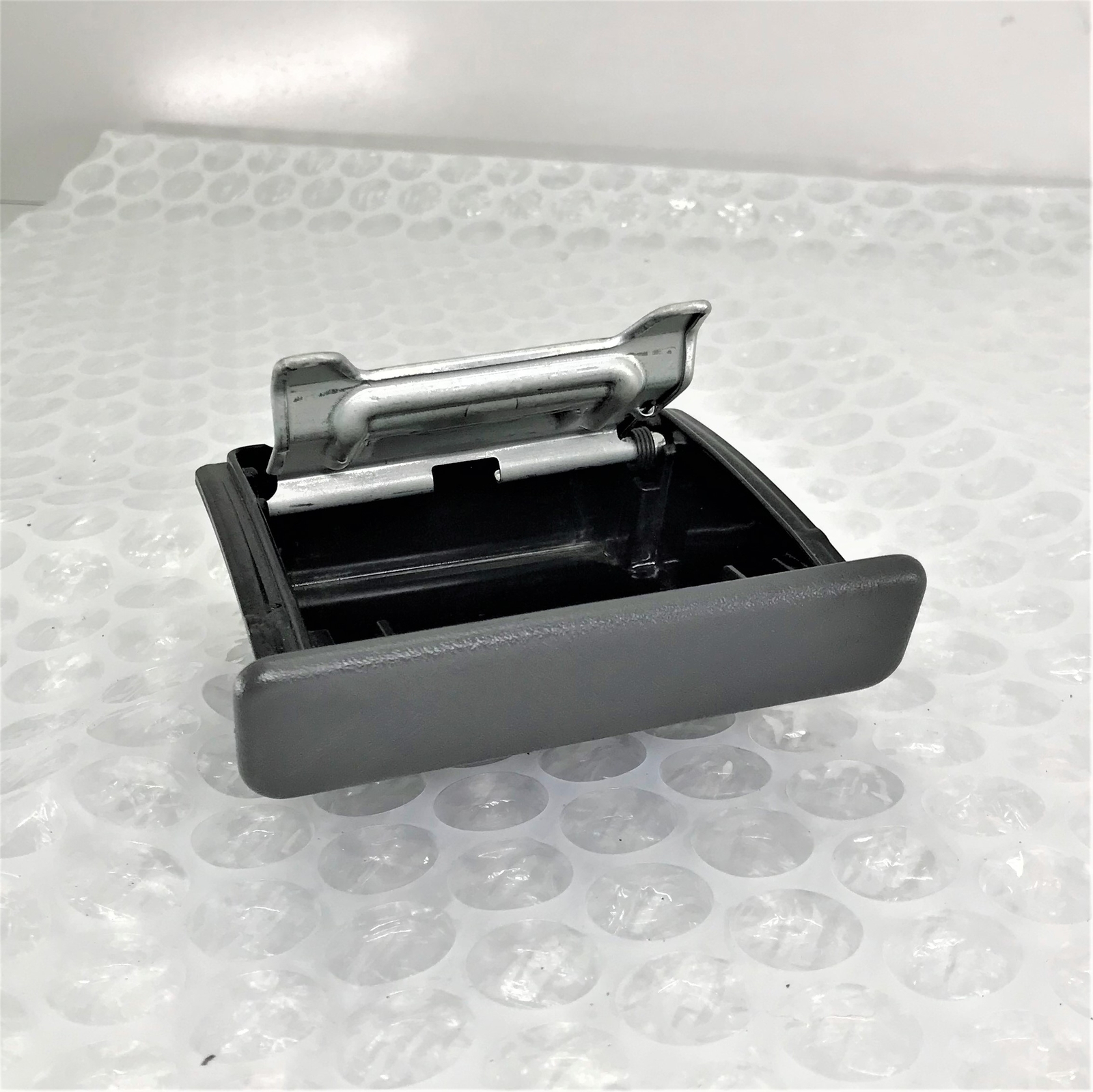 Poignée De Porte Intérieure Droite D'Origine Pour Mitsubishi Montero Sport K85W MK1 2.4 - Réf. MR732142
