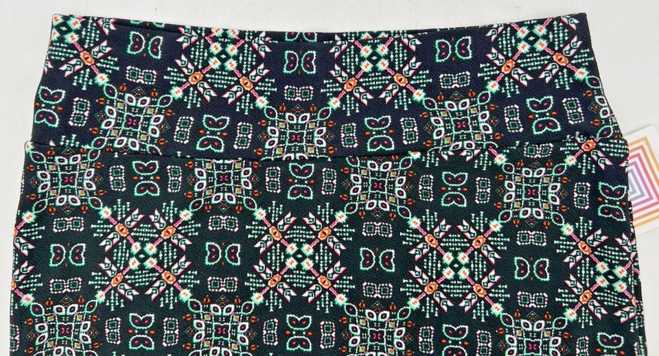 (2) FALDAS LULAROE CASSIE 2XL NEGRAS SÓLIDAS Y NEGRAS CON DISEÑOS COLORIDOS Foto 4 de 4