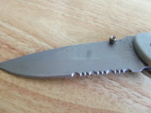 Three Flying Falcon Frost Cutlery Folding Knifes - Picture 5 of 5