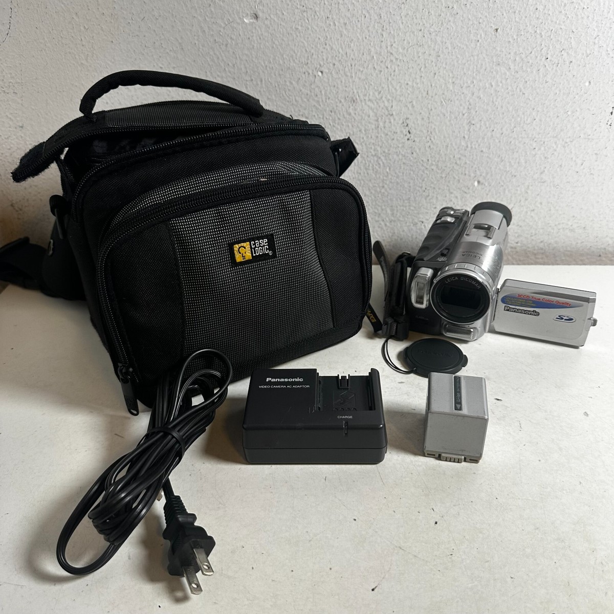 Panasonic 3CCD PV-GS70 Silver 1.2MP 2.5″ LCD 700x Digital Zoom