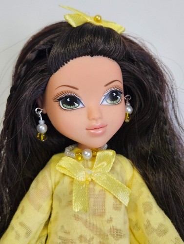 MADELYN: OOAK MOXIE DOLL with Toy Doll, Custom Fashion & Jewelry by d4e 🍁 - Picture 7 of 11