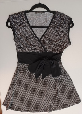 Women's Kiabi Woman Black & White Tie Waist Sleeveless Blouse Size 38/40 US Med
