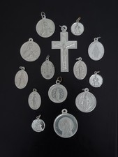 Mixed Lot Of 14 Religious Medals. 