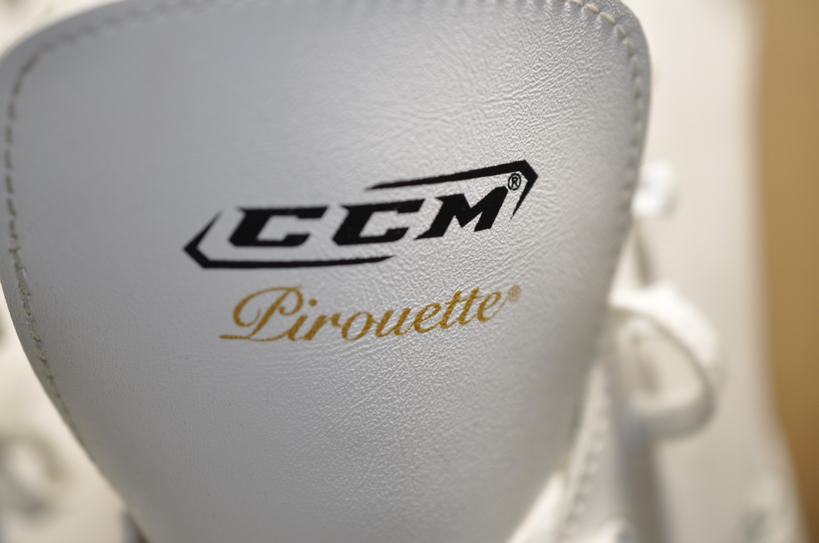 CCM Pirouette CS skate size 8 womens ice figure skates VGC #206