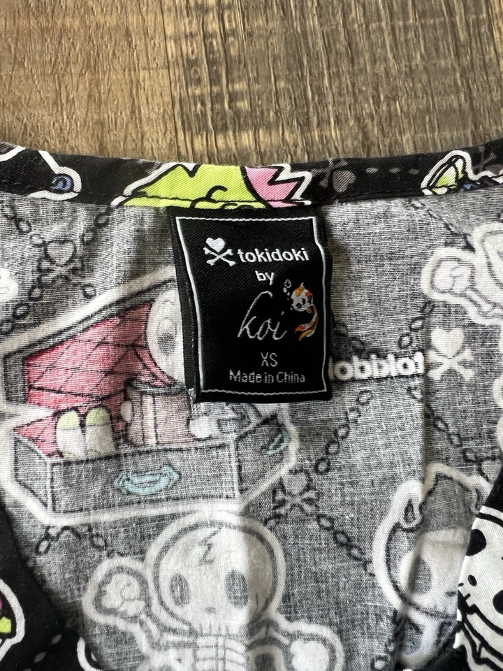 Tokidoki by Koi Halloween Theme Scrub Top Womens Sz XS Pockets - Image 2 of 4