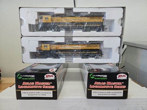 Locomotora Atlas Master Series Dash 8-40B #9013 y 9014 Road 4002 y 4008. Nuevo  | Condition: New