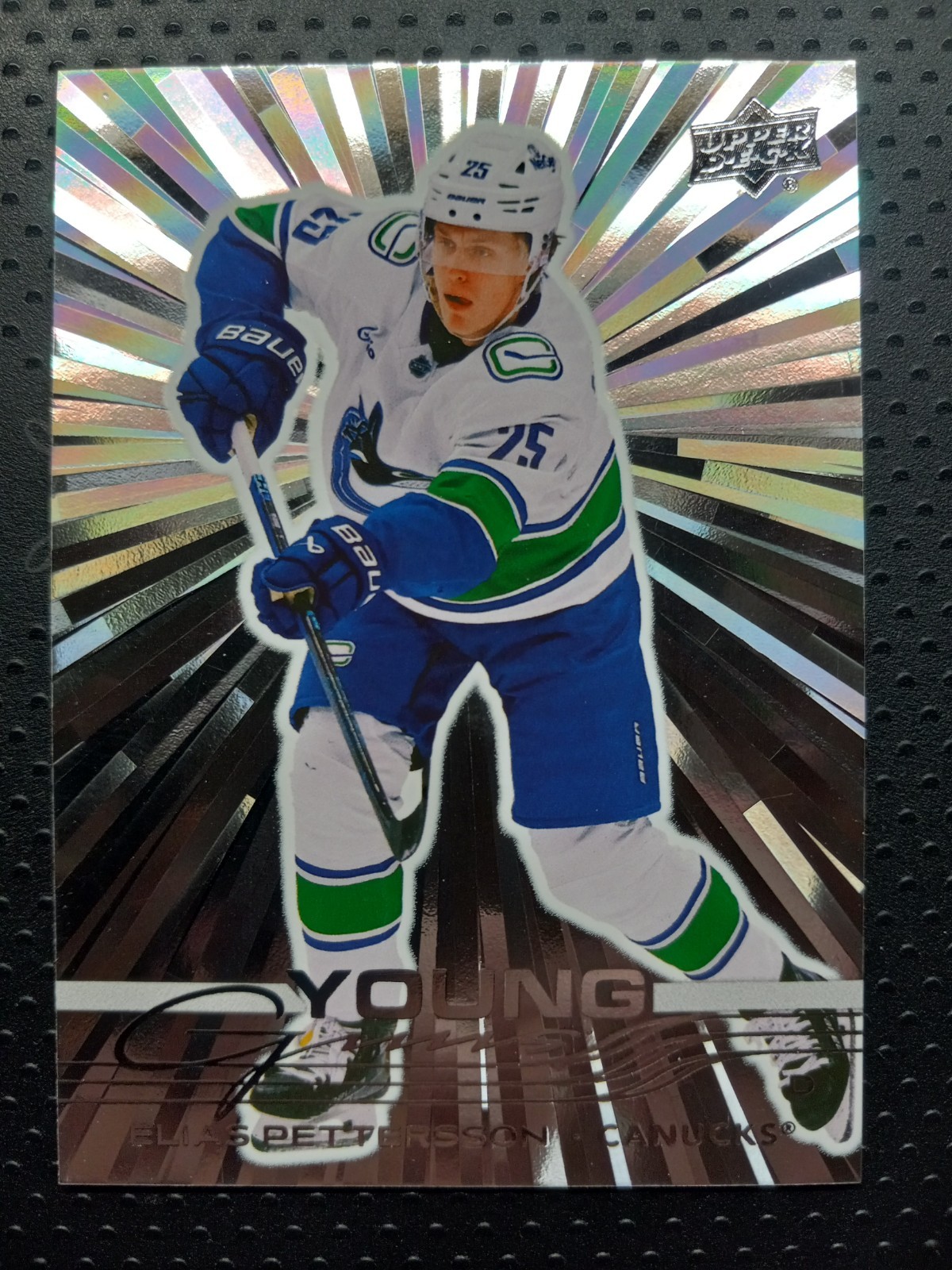 2025-26 Upper Deck Series 1 Young Guns Outburst #223 Elias Pettersson Rookie