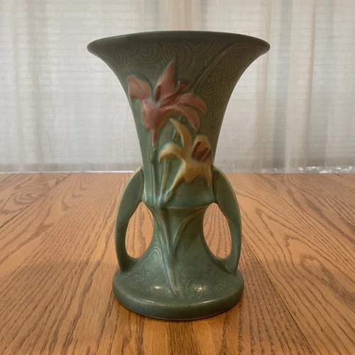 Vintage ROSEVILLE POTTERY #132-7 ZEPHYR LILY VASE GREEN 7.25”