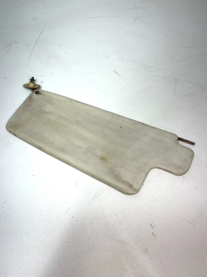 Parasol marfil con espejo de tocador Volkswagen Bug Beetle 1968-1977 OEM Foto 2 de 4