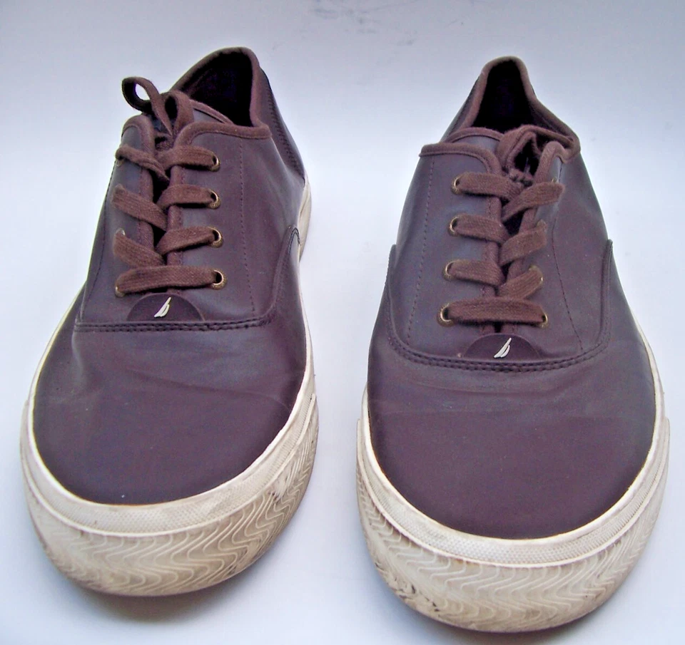 Zapatilla deportiva Nautica marrón con cordones para hombre de caña baja para barco y cubierta talla 13 Foto 2 de 4