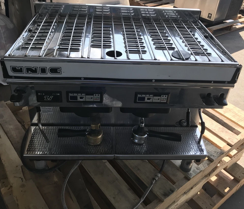 Máquina de café espresso comercial Unic Zi Double Linea 2 Group AV volumétrica Foto 3 de 4