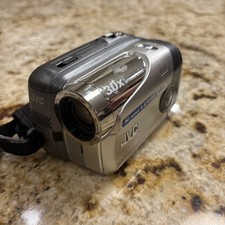 JVC GR-DA30U Silver Digital MiniDV Camcorder 30x Optical Zoom. WORKS. CAM ONLY.