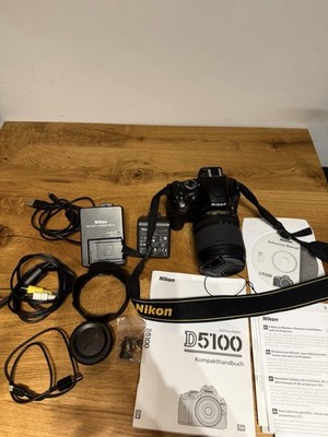 Nikon D5100 DSLR - Spiegelreflexkamera mit Objektiv und Zubehörpaket Top Zustand