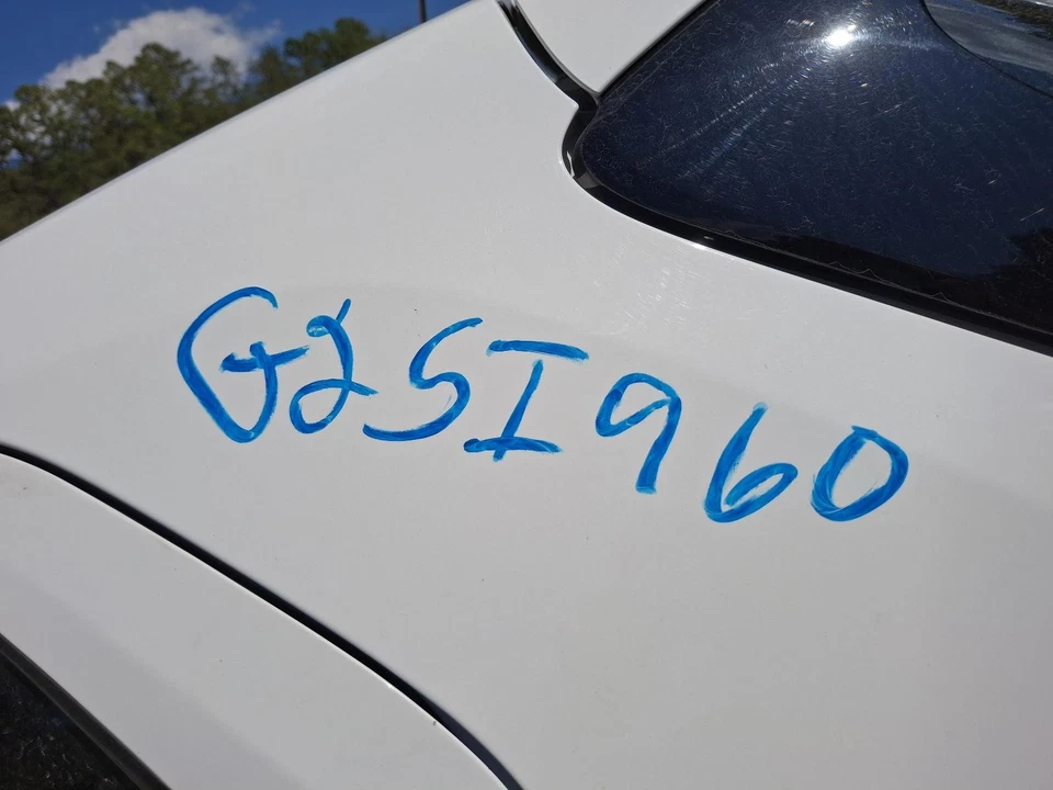 Used Front Center Interior Rear View Mirror fits: 2018 Chevrolet Trax Front Cent - Image 2 of 4