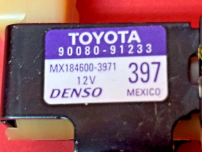 Vapor Canister Vent Solenoid OEM Toyota Denso 90080-91233 MX184600