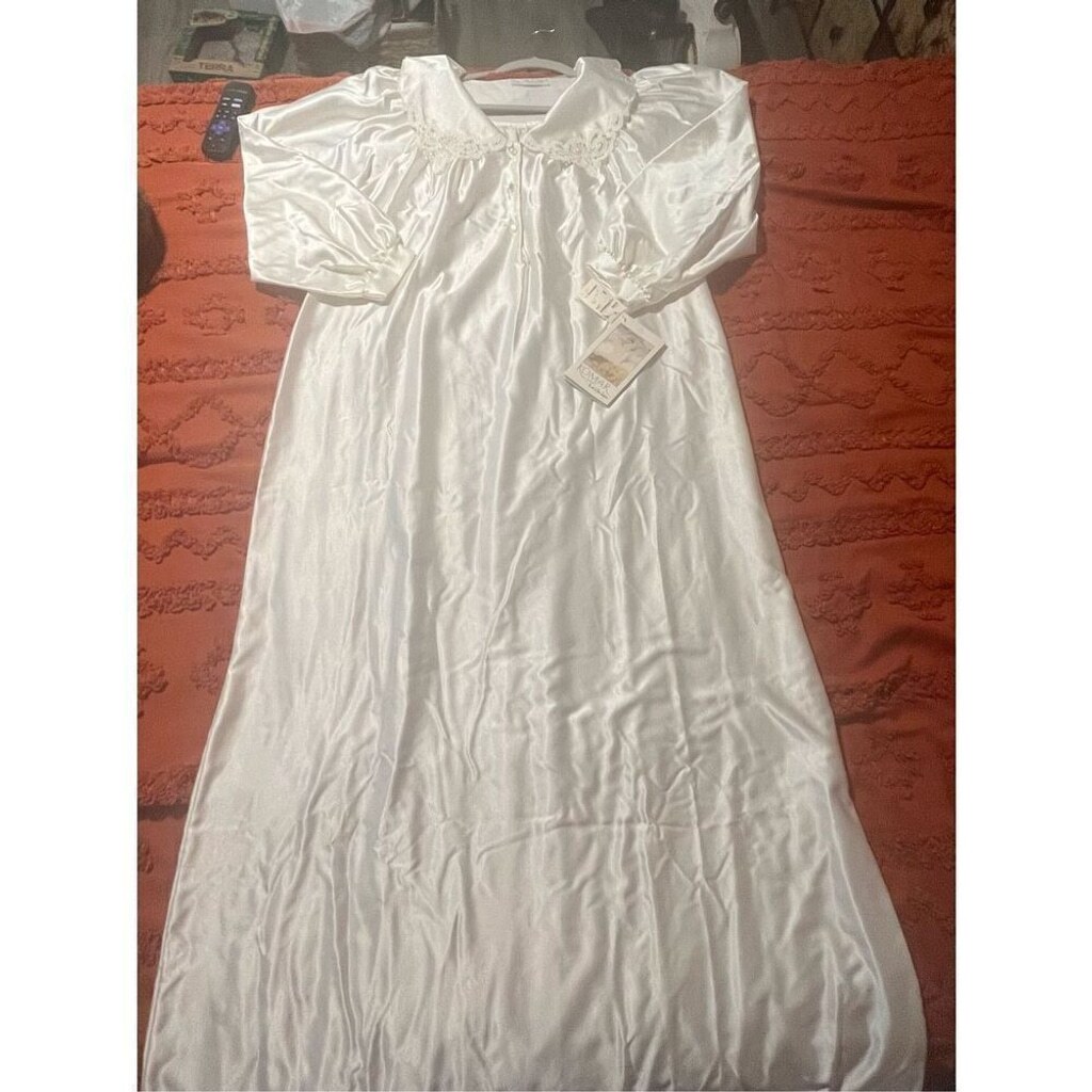 Vintage Satin creamy nightgown USA BNWT small