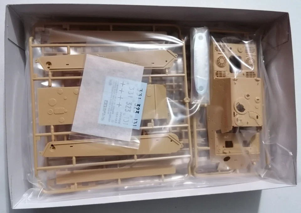 Tamiya 32569 Panzerjager "Jagdtiger" (Sd.Kfz.186) scala 1/48 - Immagine 2 di 2