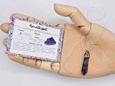 Amethyst Halskette Anhänger lila Heilstein + Karte + Geschenktüte