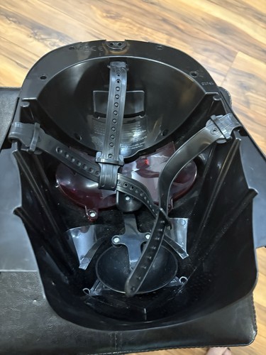 Darth Vader Star Wars Electronic Voice Changer Mask Helmet 2013 - Picture 3 of 6