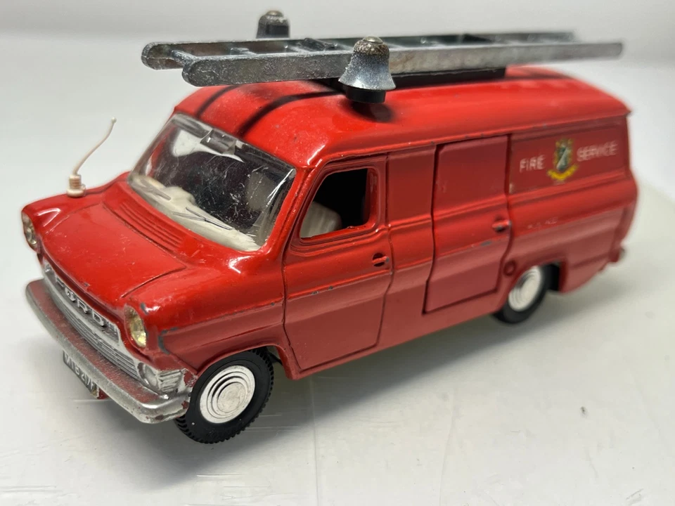 DINKY TOYS FEUERWEHR LKW FORD TRANSIT MADE IN ENGLAND