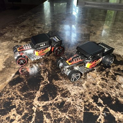2020 Hot Wheels Bone Shaker GRH82 Black Red Flames 1:64 Loose Red & Chrome