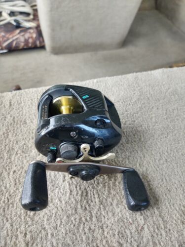 Daiwa Alphas SV 105SH Baitcasting Reel 7.2:1 Gear Ratio 4kg Daiwa Alphas SV 105SH Baitcasting Reel 7.2:1 Gear Ratio 4kg