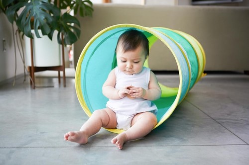 LOVEVERY | the Organic Cotton Play Tunnel | Pop-Up & Collapsible Play Tunnel wit - Picture 9 of 10
