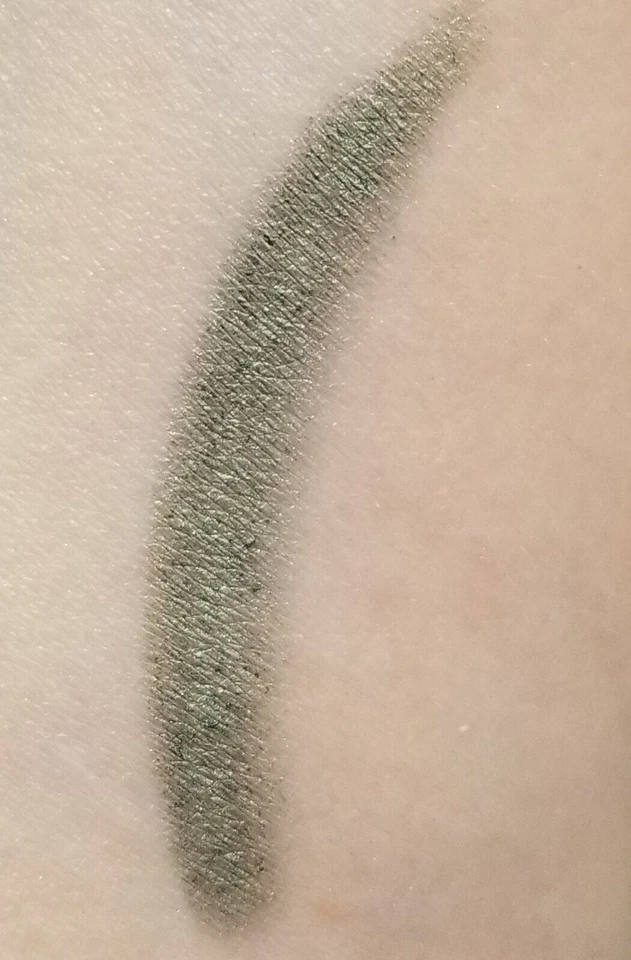 Mavala Crayon Lumiere Waterproof Eye Shadow 93922 Vert Empire - Image 2 of 3