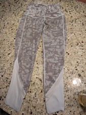 Lululemon Gray Capri Leggings -Women's 4 Pants Gray abstract print