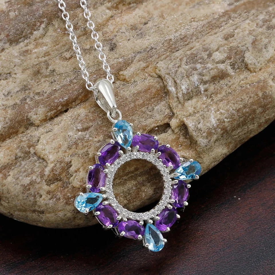 Colgante circular de topacio azul simulado corte pera de 3,50 quilates enchapado en oro blanco de 14 k Foto 3 de 4