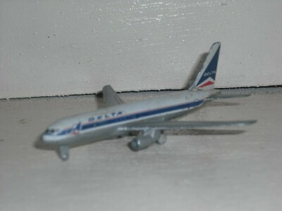 Schabak Boeing 767 Delta Airlines No. 907