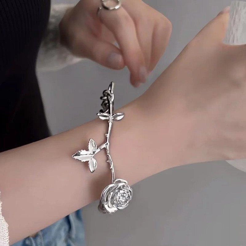 Adjustable Bracelet With Beautiful Flower.