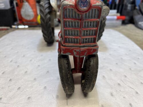 Vintage Hubley Ford Toy Tractor with 3-Point Hitch and Draw Bar - Picture 5 of 6