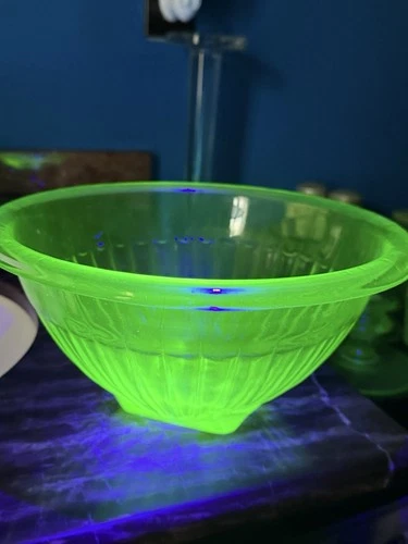 Depression Uranium Glass Scalloped Ribbed UV Glow Square Bottom Mixing Bowl