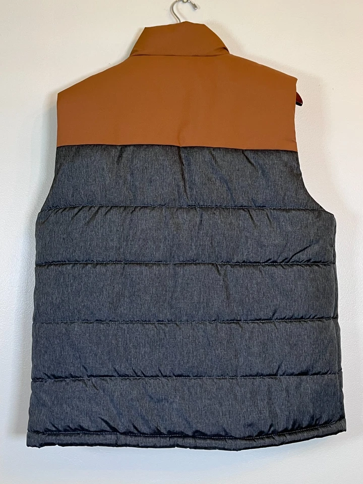 Colete acolchoado Gorpcore masculino médio marrom e cinza colorblock sem mangas bolsos com zíper - Imagem 3 de 4