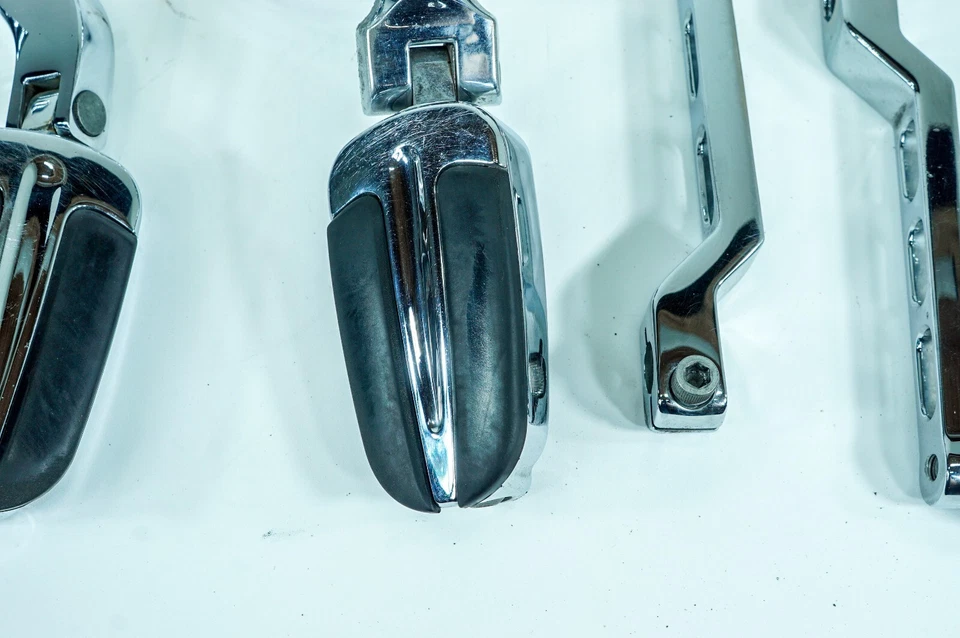 13 Harley Road Glide CVO Screamin 左右地板 & Pass 脚凳 1305 — 第 4/4 张图片