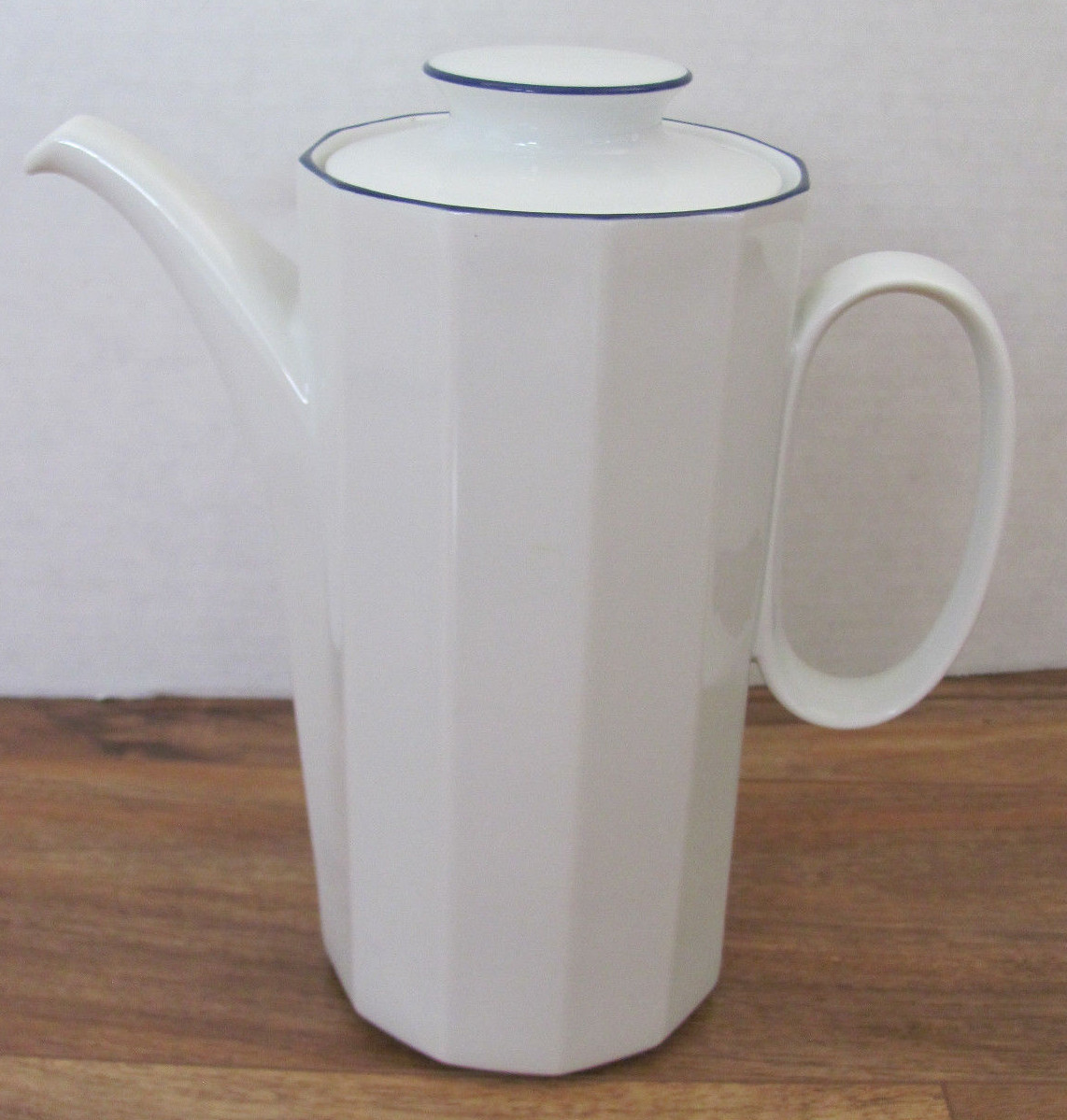 Rosenthal Studio Linie/Line Aegina-Polygon Blue on Rim Rosenthal Studio Linie/Line Aegina-Polygon Blue on Rim