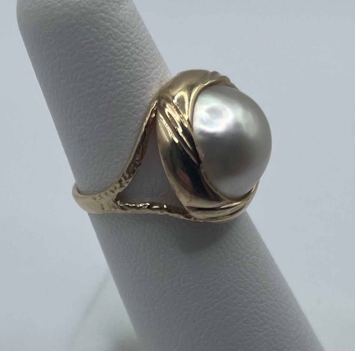 14k Solid Yellow Gold Mabe Pearl Split Shank Ring… - image 5