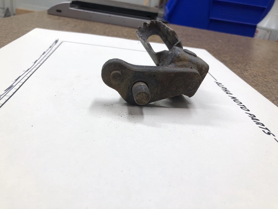 82 Yamaha XT200 estribo izquierdo y soporte de montaje estriba 1982 15a Foto 3 de 4