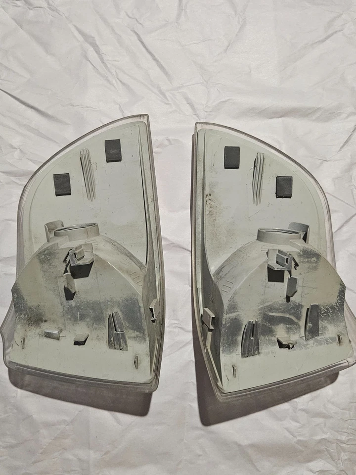 Capas de lâmpadas marcadoras dianteiras direita e esquerda Volvo S70/V70/C70 1998-2000 - Imagem 3 de 4