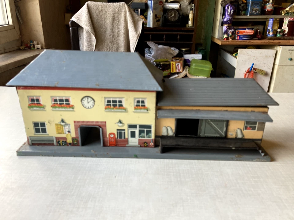 Bahnhof (alt) - Güterabfertigung - Spur H0 – BUB – Blech 1950er/60er - bespielt - Bild 2 von 4