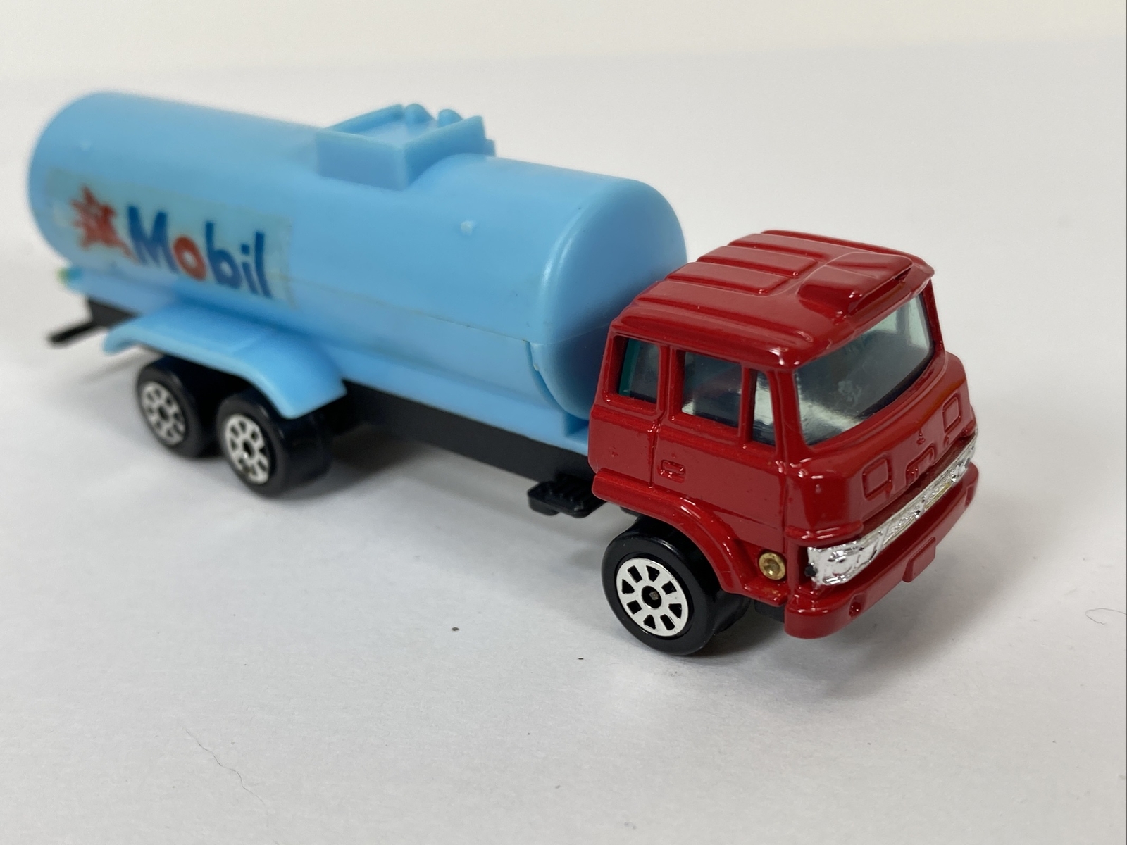 KINGSTAR (KING STAR) 1/100 MITSUBISHI FUSO FU112 Mobil Gas Tanker RED